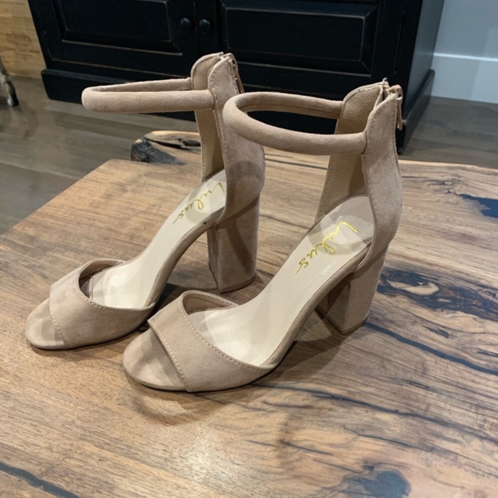 Nude lulus heels